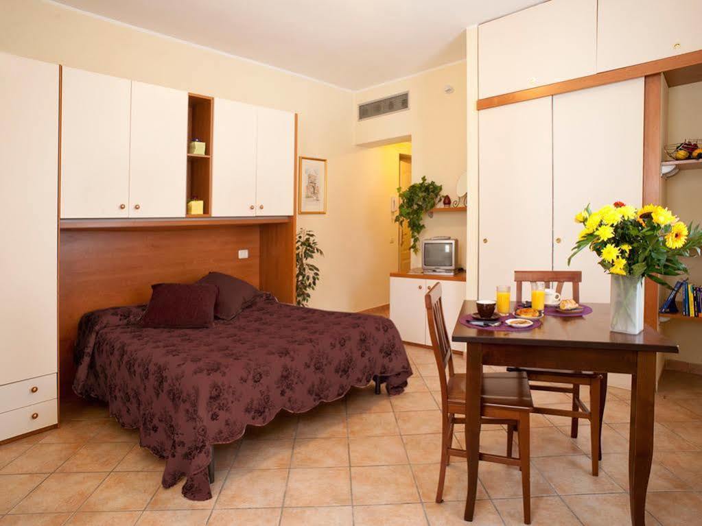 Villa Meli Lupi - Residenze Temporanee Parma Esterno foto