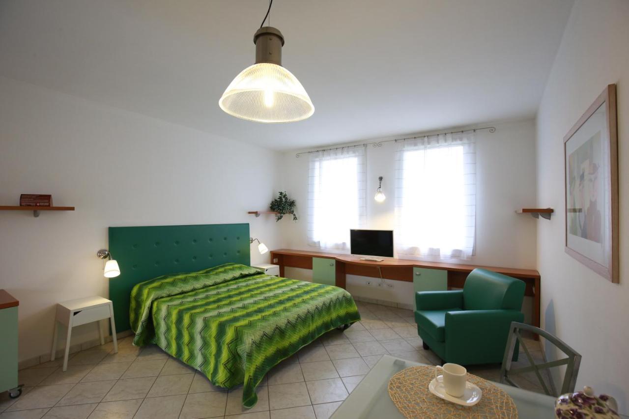 Villa Meli Lupi - Residenze Temporanee Parma Esterno foto