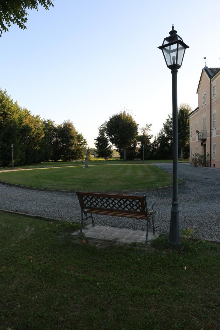 Villa Meli Lupi - Residenze Temporanee Parma Esterno foto